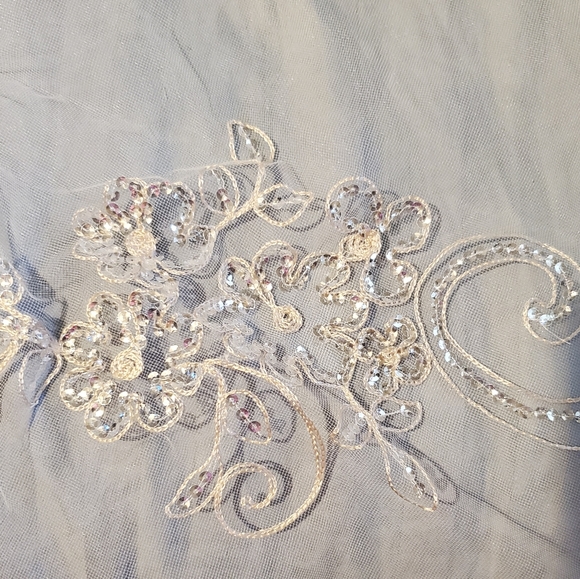 Swarovski Cathedral Crystal Classy Veil - Picture 3 of 3